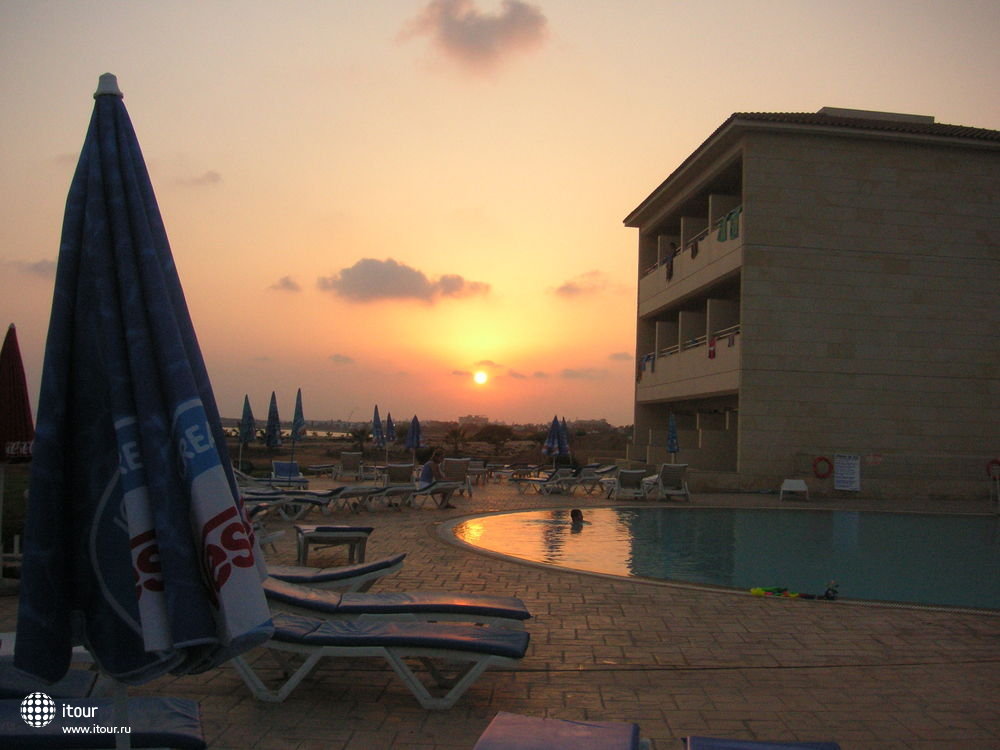 PIERRE-ANNE HOTEL, Кипр