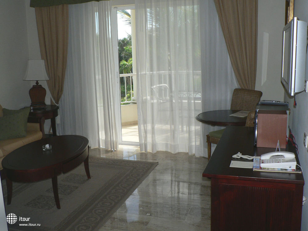гостиная номера Royal Service Deluxe Master Suite,MELIA CARIBE TROPICAL RESORT, Доминикана