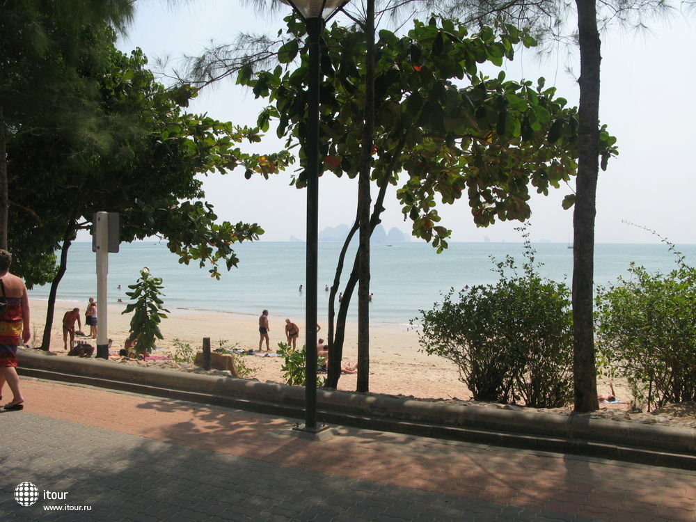 пляж (через променад от отеля) AO NANG VILLA , Таиланд