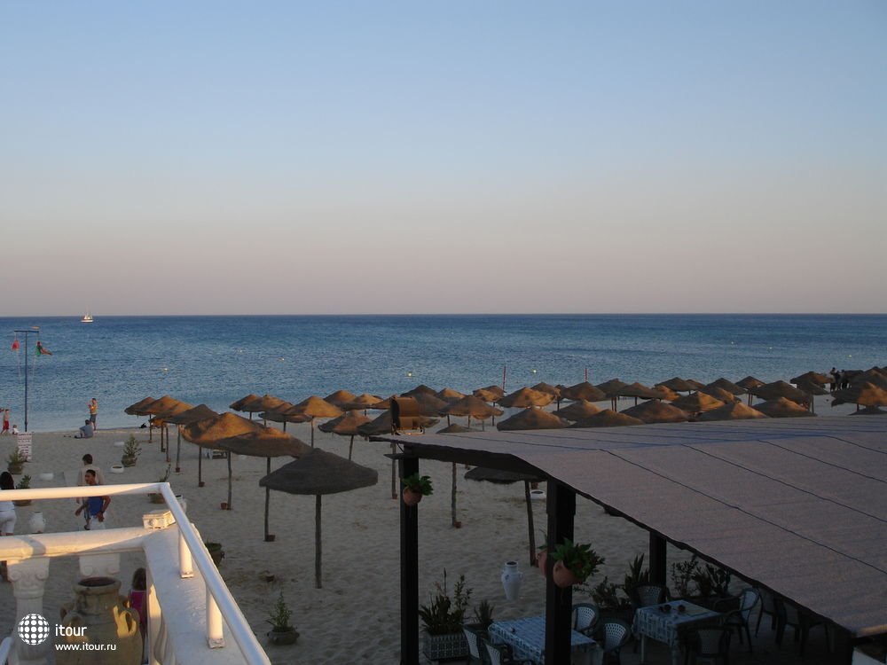 SAMIRA CLUB, Тунис, вид с бассейна на пляж