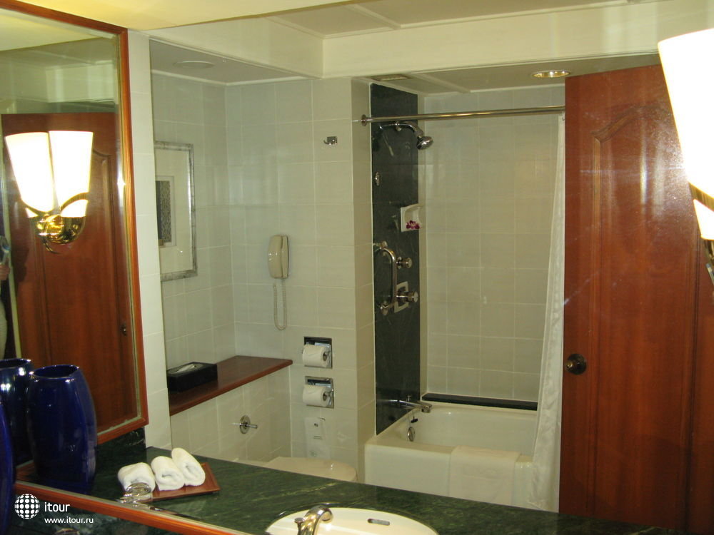 ванная комната номера DELUXE, SHANGRI-LA, Таиланд