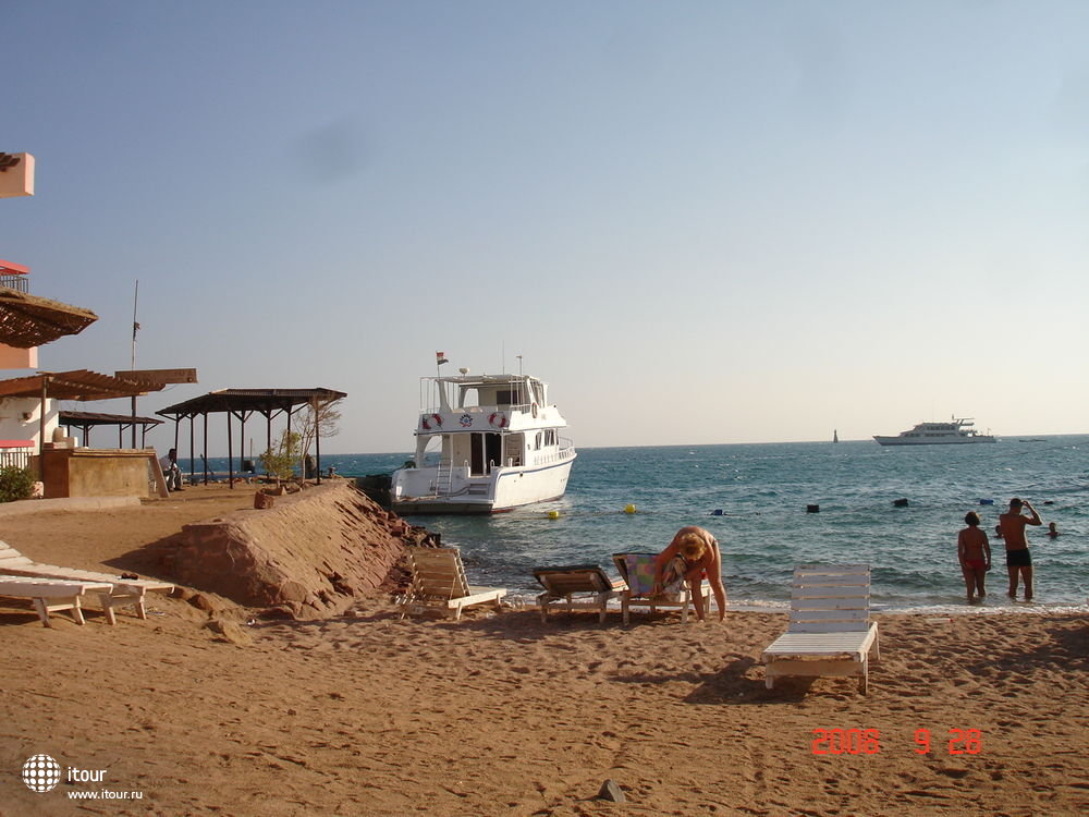 BEIRUT, Египет, тоже пляж:( второй, а на третьем, где заброшенная стройка, сторож стройки утопил на глазах у всех щенка:((( среди бела дня