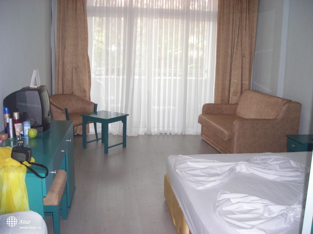 Joy Kiris Resort 
 Скромный но уютный номер
 в главном здании