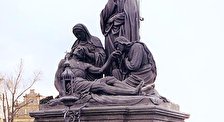 Скульптурная группа Пиета на Карловом мосту