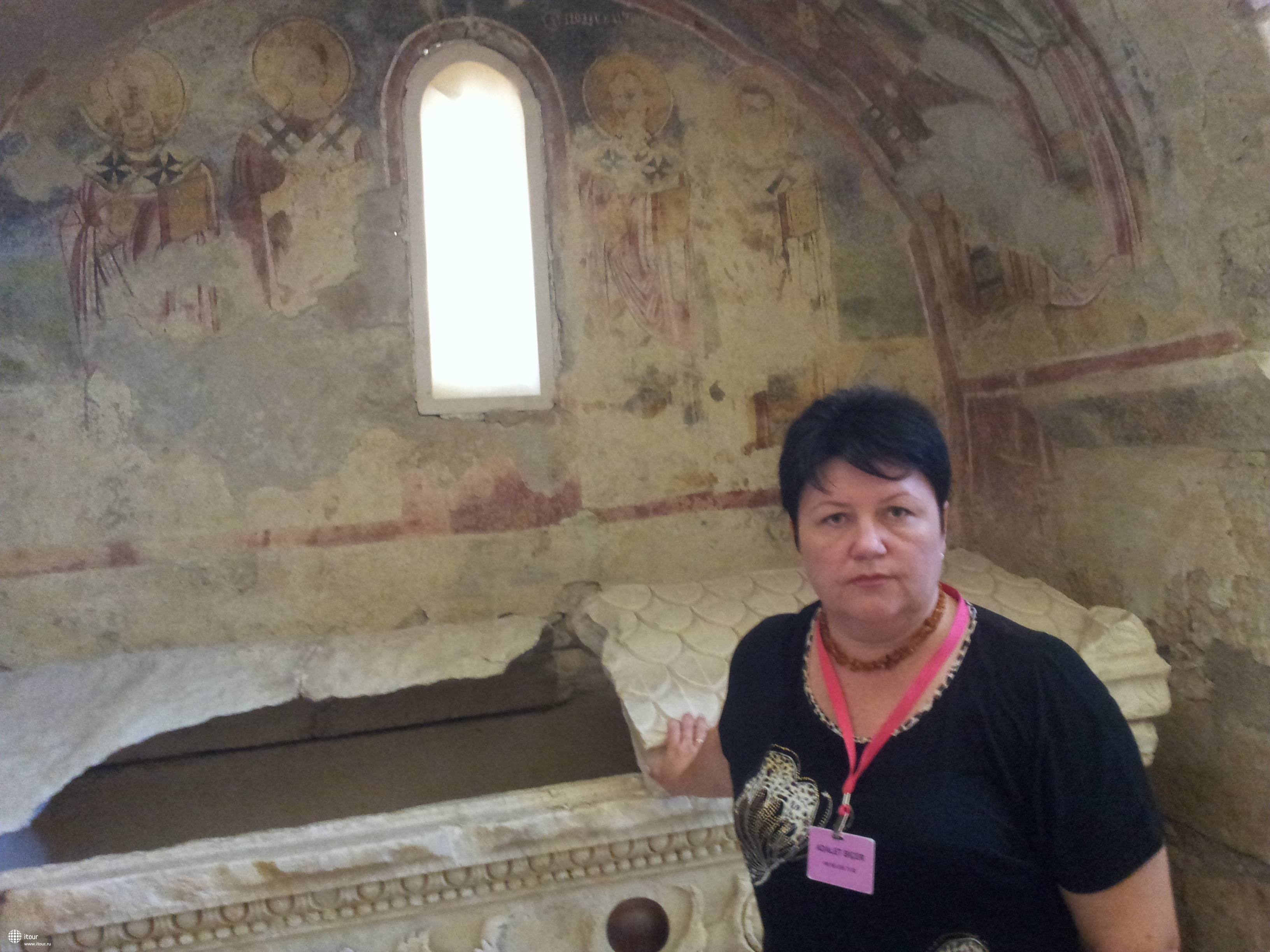 В храме св. Николая у саркофага.