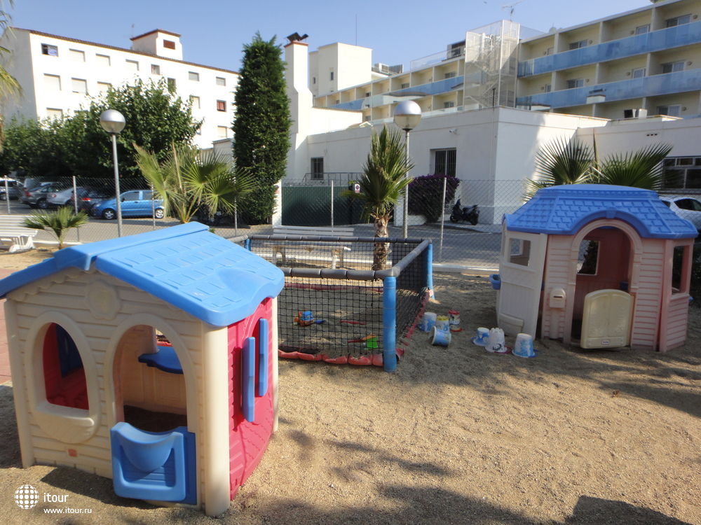 qwer151-детская площадка в отеле
