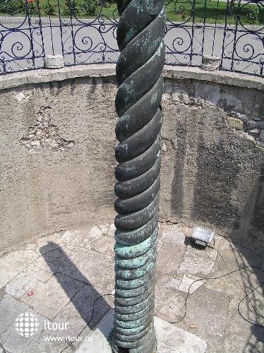 Змеиная колона