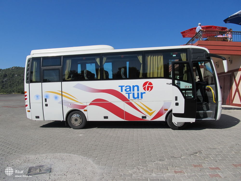 Автобус встречающей сороны Тан-Тур