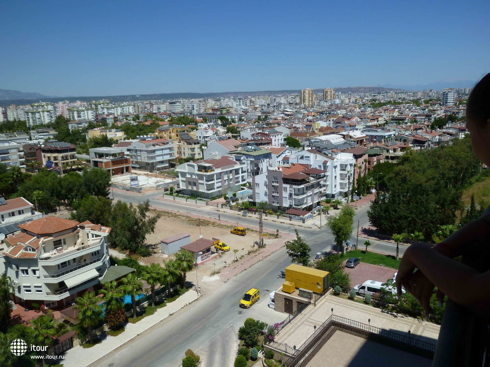 Вид с балкона в сторону центра города