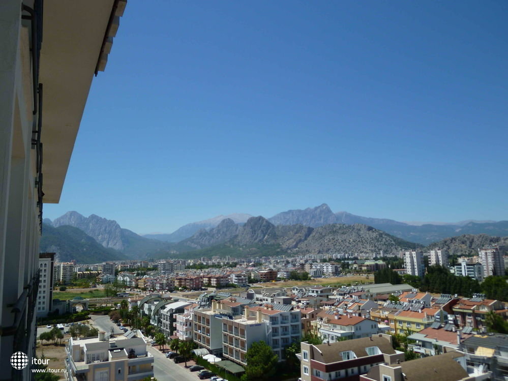 Вид с балкона в сторону гор