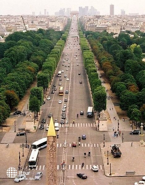 Avenue de Champs-Elysees