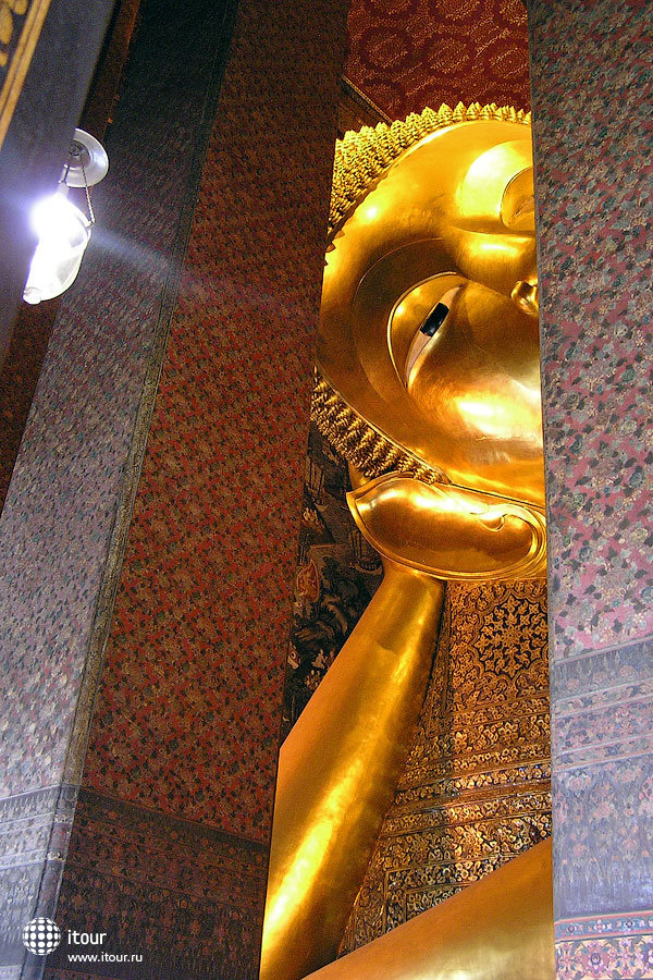 Фрагмент статуи Возлежащего Будды /Бангкок