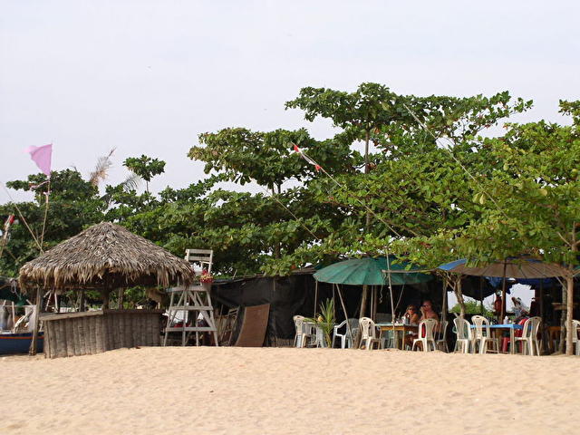 ресторанчик на пляже у отеля BOTANY BEACH, Таиланд