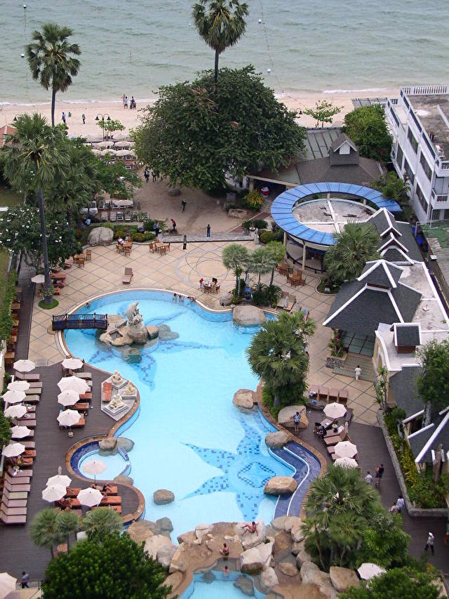 территория отеля LONG BEACH GARDEN HOTEL&SPA, Таиланд