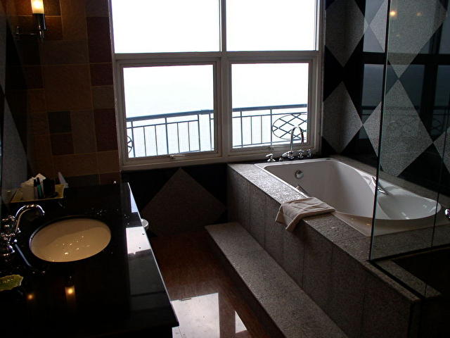 ванная комната JSuite, LONG BEACH GARDEN HOTEL&SPA, Таиланд