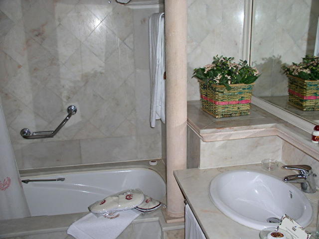 ванная комната стандартного номеа, GRAN MELIA BAHIA DEL DUQUE, Испания