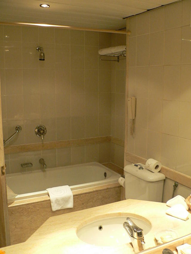 ванная комната стандартного номера, HILTON PLAZA, Хургада, Египет