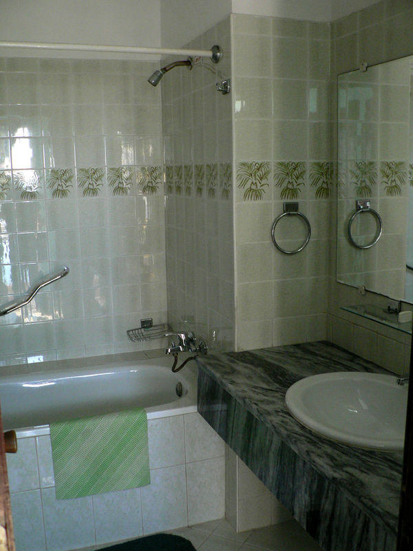 ванная комната стандартного номера ACUAZUL RESORT,  Куба