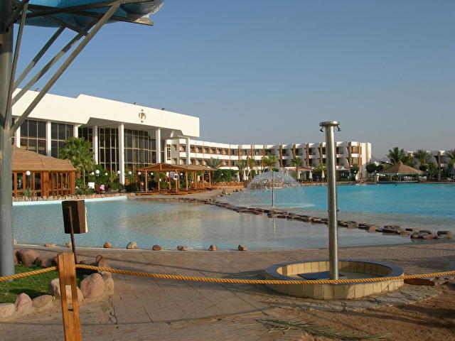 PYRAMISA, Египет бассейн у главного здания