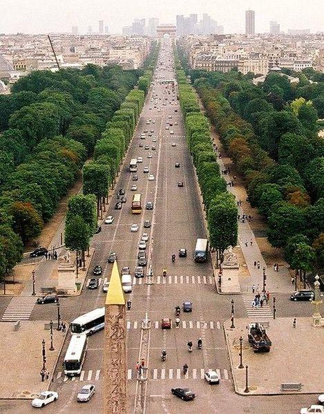 Avenue de Champs-Elysees