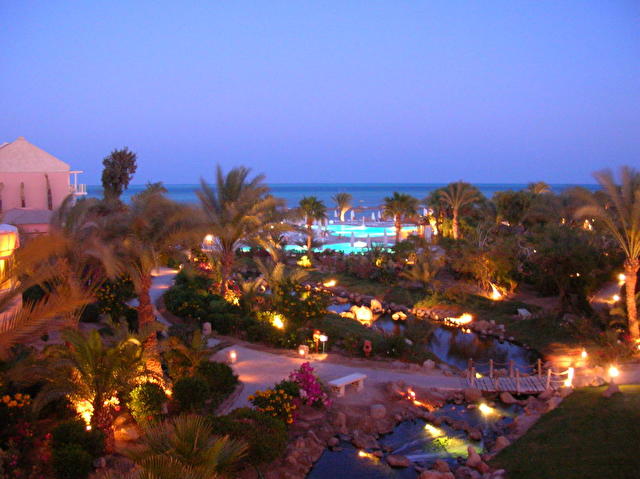 MOVIENPICK, Египет отель вечером