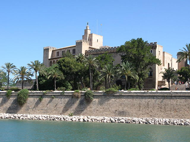 Palma de Mallorca - дворец Альмудайна