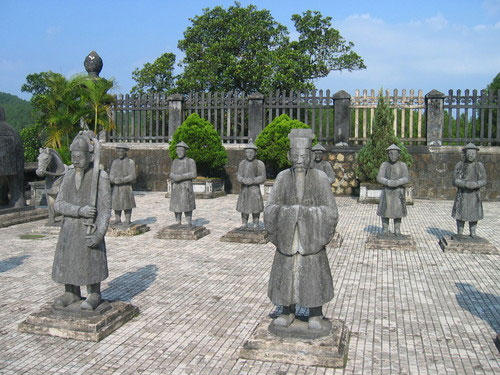 Hai Din Emperor Tomb