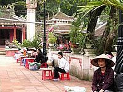 Festival in the Fragrant pagoda