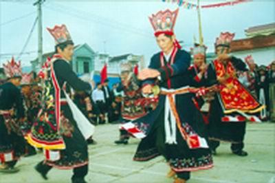 Dancing festival of nationality Dao