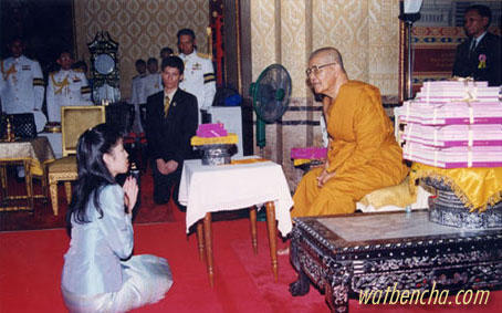 Принцесса Чулапорн на церемонии в храме Wat Benchamabophit, 1 марта 2000 г.