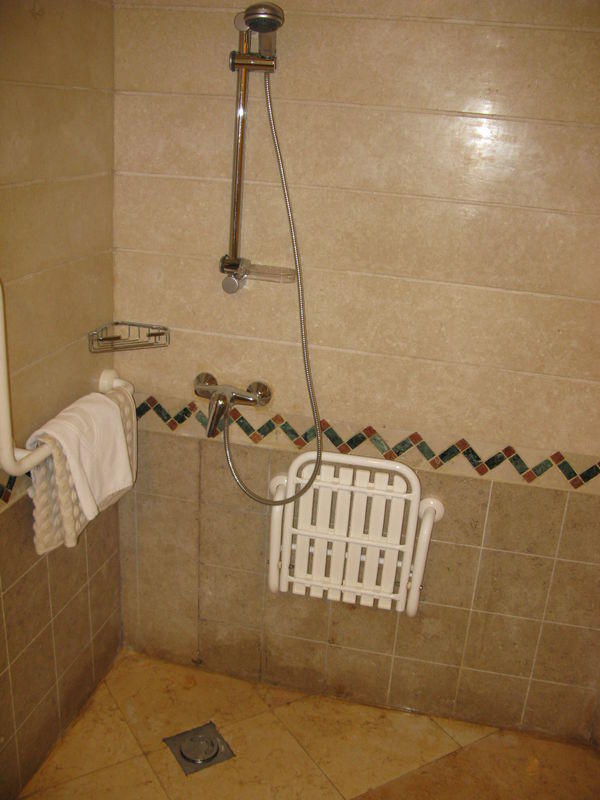 душ в номере для инвалидов, INTERCONTINENTAL ABU SOMA RESORT, Египет