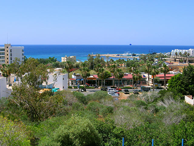 Вид из номера (2-й этаж). CORFU, Кипр