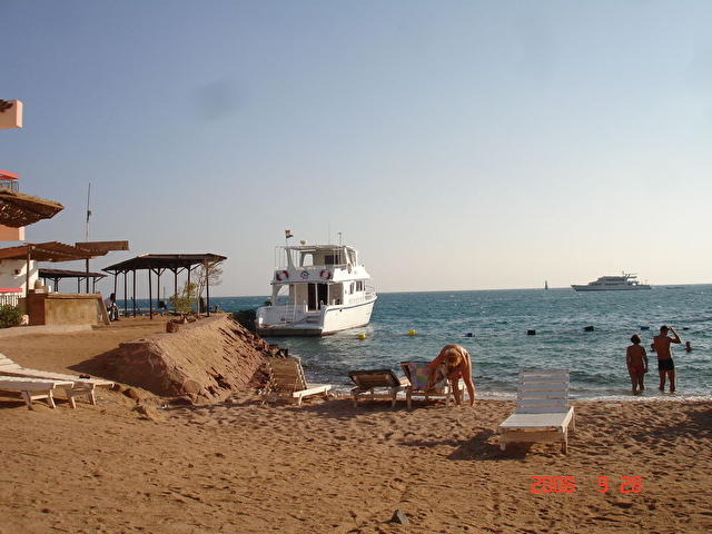 BEIRUT, Египет, тоже пляж:( второй, а на третьем, где заброшенная стройка, сторож стройки утопил на глазах у всех щенка:((( среди бела дня