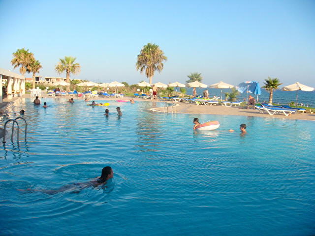 PIERRE-ANNE HOTEL, Кипр, бассейн при отеле