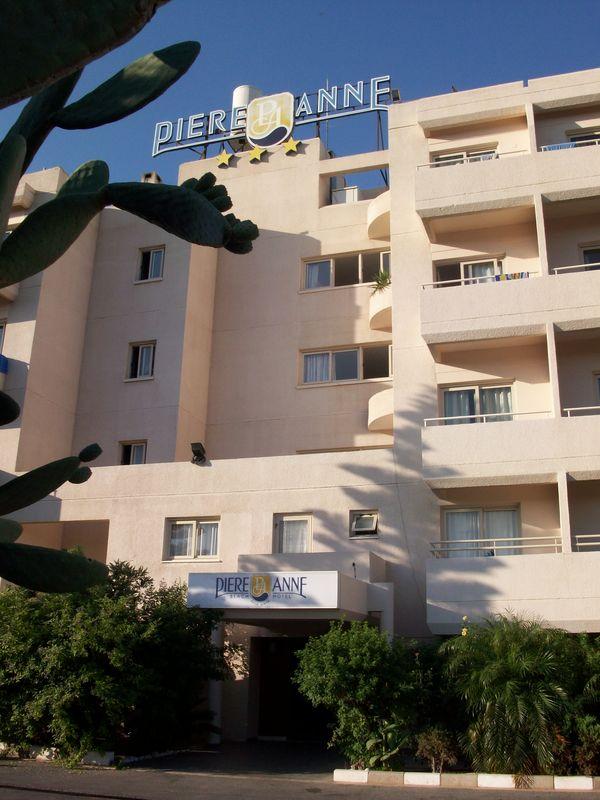 PIERRE-ANNE HOTEL, Кипр, главный вход