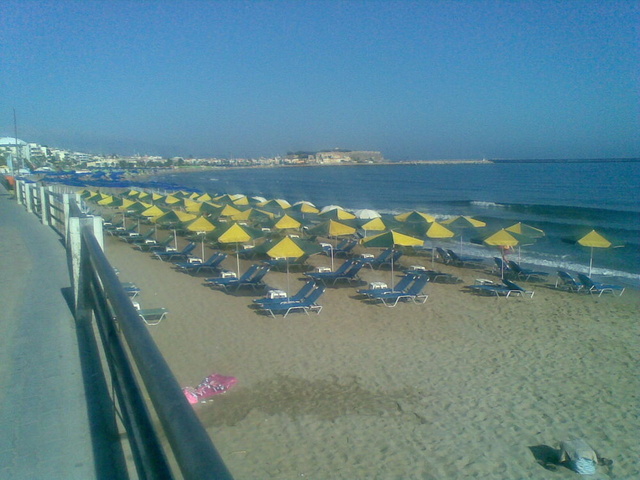 Пляжи напротив отелей Lefkoniko (в непосредтсвенной близости)