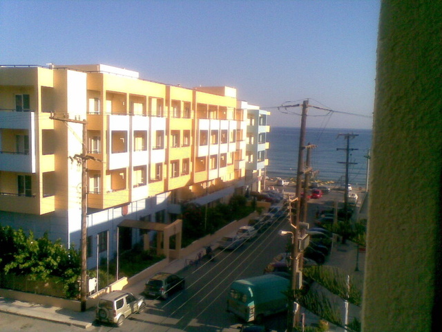 Вид на Лефконино Бей из окна Лефконико Бич. Оба отеля близко к морю