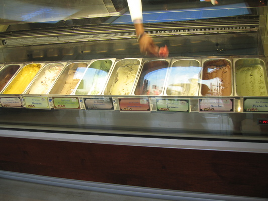 сладкоежкам на выбор 10 сортов мороженого!