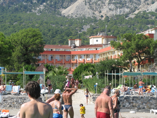 Пляж и отель.Октябрь 2009.
