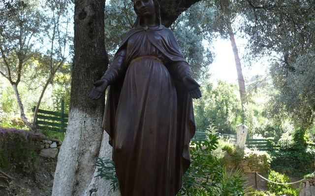 возле домика св. девы Марии в Эфесе