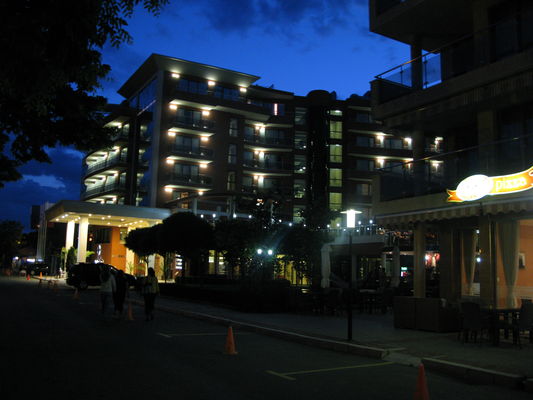 Отель вечером