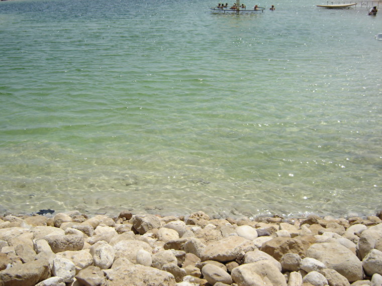 водичка Мертвого моря: очень чистая, очень соленая, очень плотная и очень теплая (почти горячая))