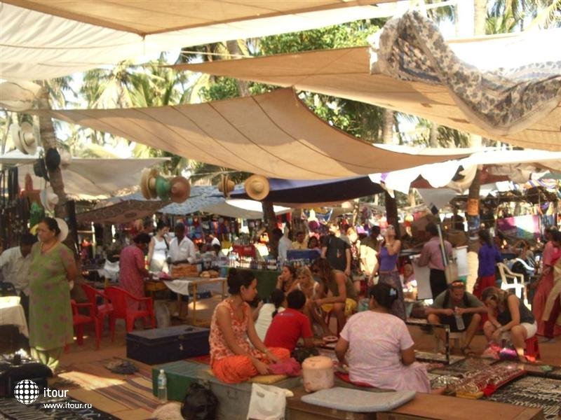 The market on beach Andguna