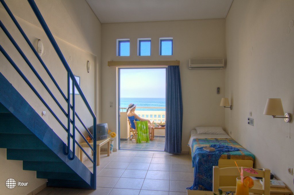Esperia Beach Hotel Apartments 4
