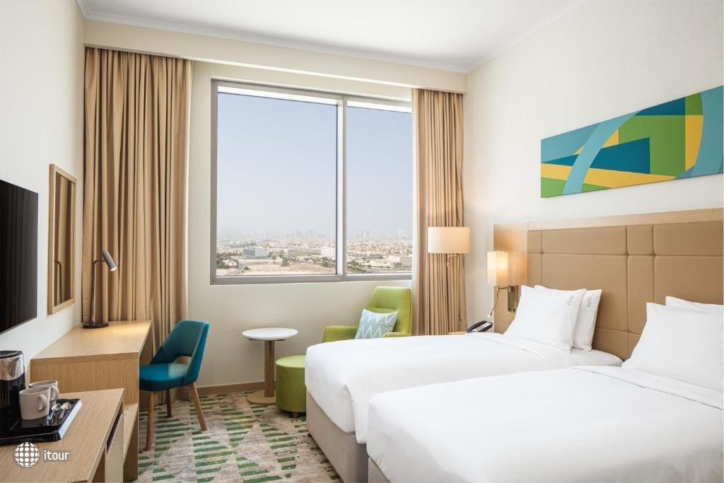 Holiday Inn & Suites Dubai Science Park 7