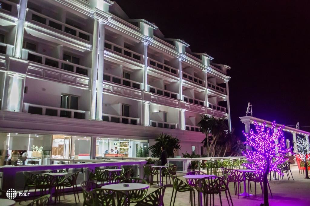 Santa Quaranta Premium Resort Hotel 3