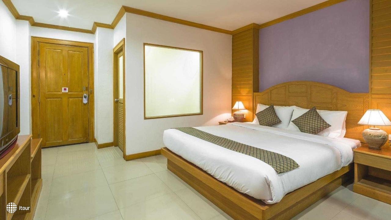 Azure Phuket Hotel 18