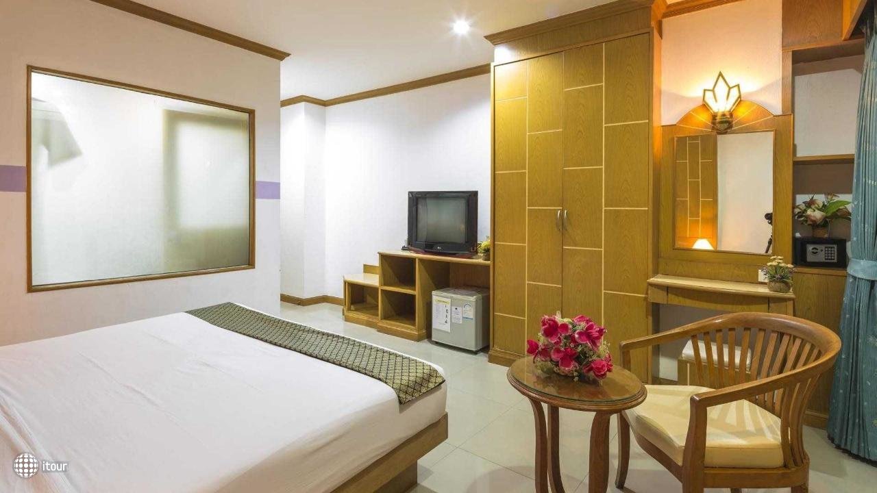 Azure Phuket Hotel 10
