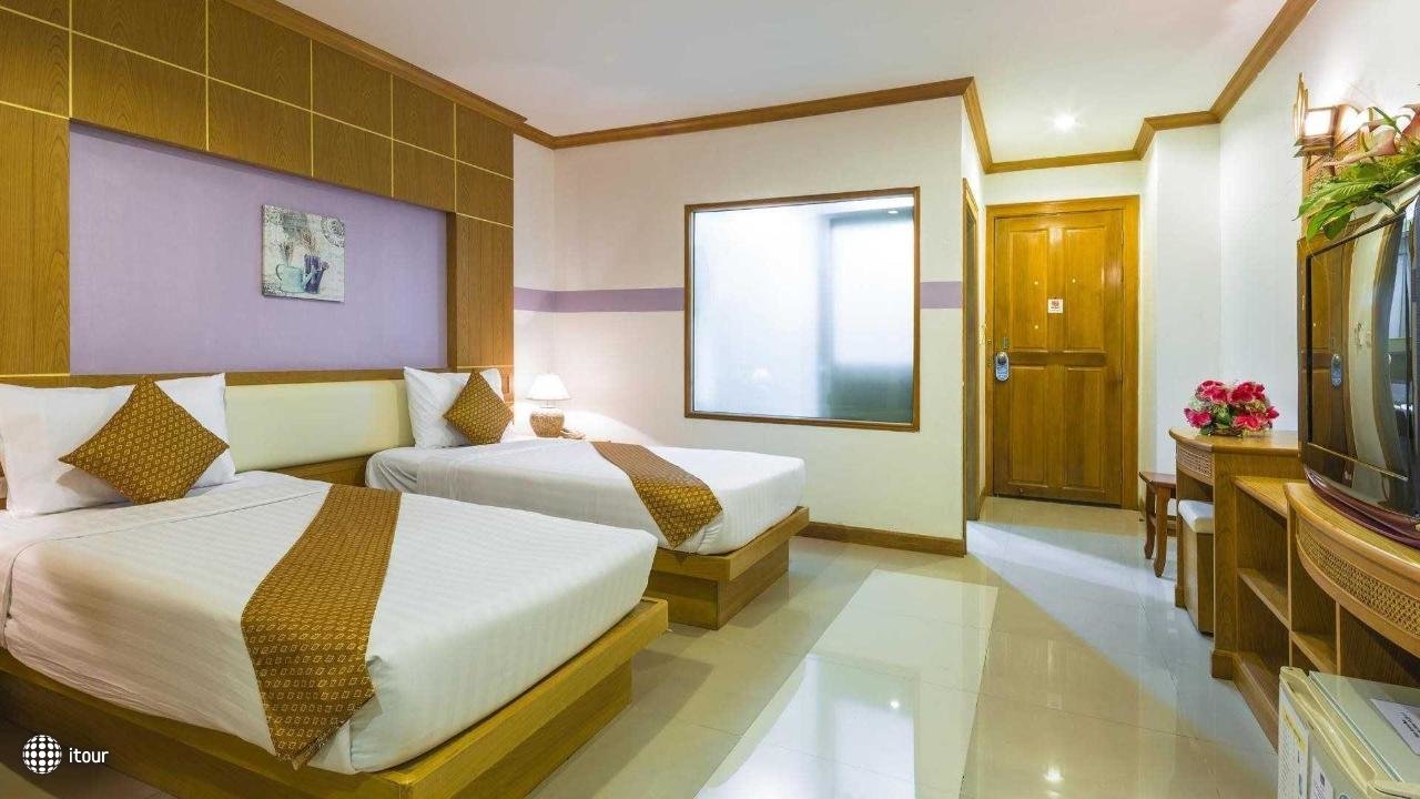 Azure Phuket Hotel 8