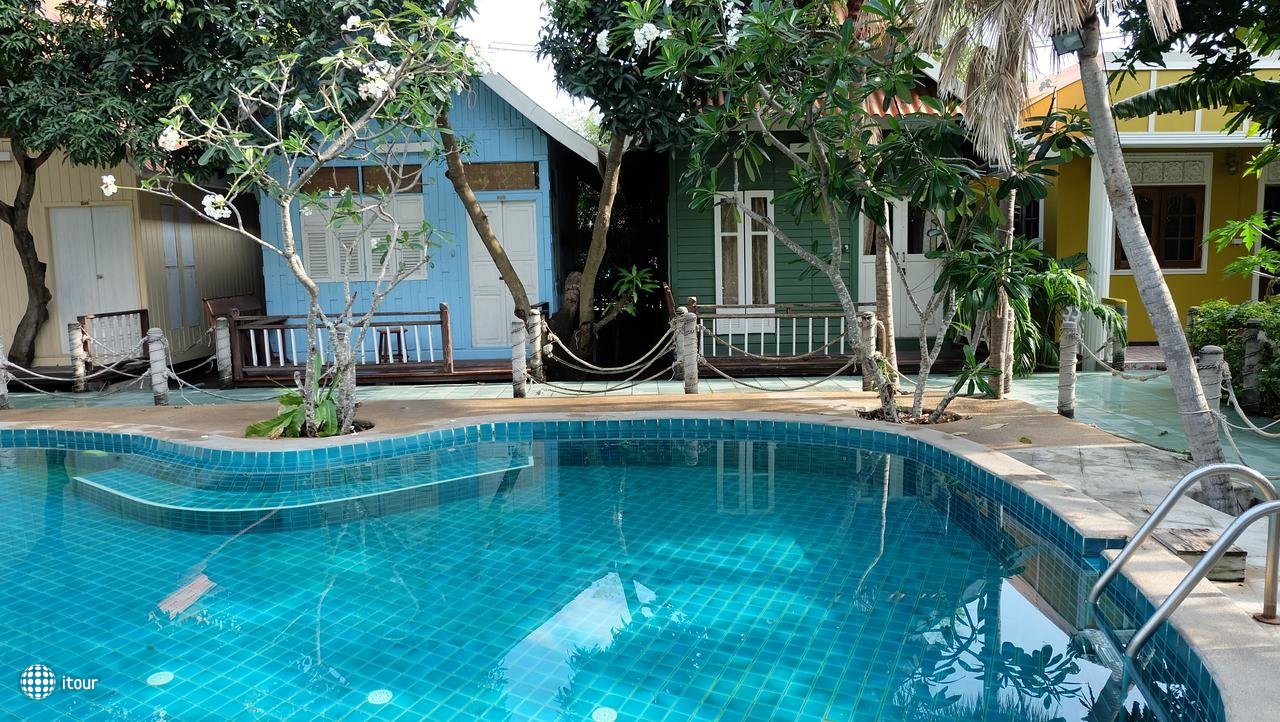 Deeden Pattaya Resort 18